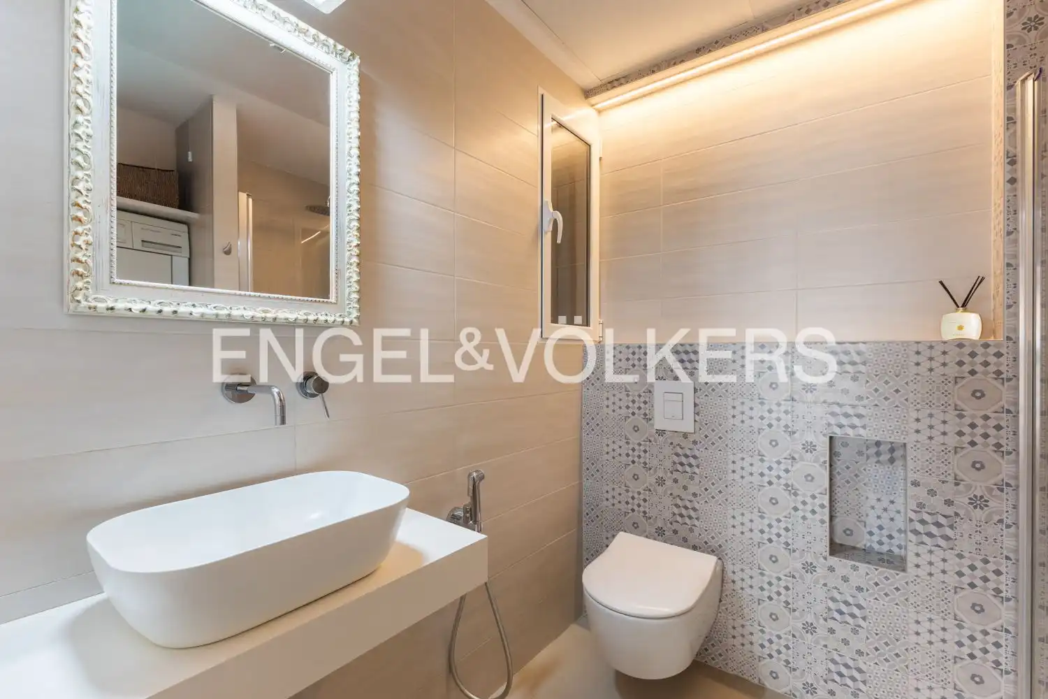 Bathroom of Flat for sale in Valencia  with Air Conditioner, Heating and Parquet flooring
