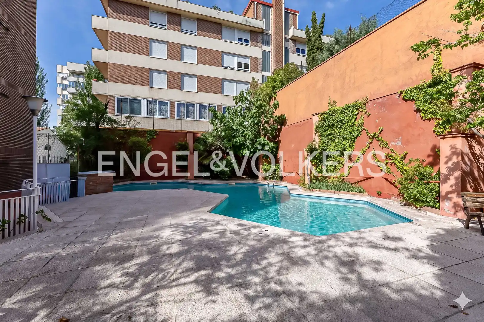 Piscina de Àtic en venda en Madrid amb Calefacció, Parquet i Terrassa