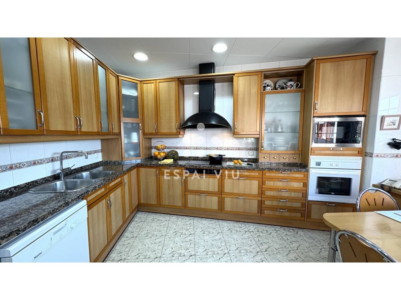 Cuina de Pis en venda en Ripollet amb Aire condicionat, Calefacció i Jardí privat