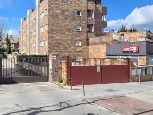 Außenansicht von Garage zur Miete in Pozuelo de Alarcón mit Alarm