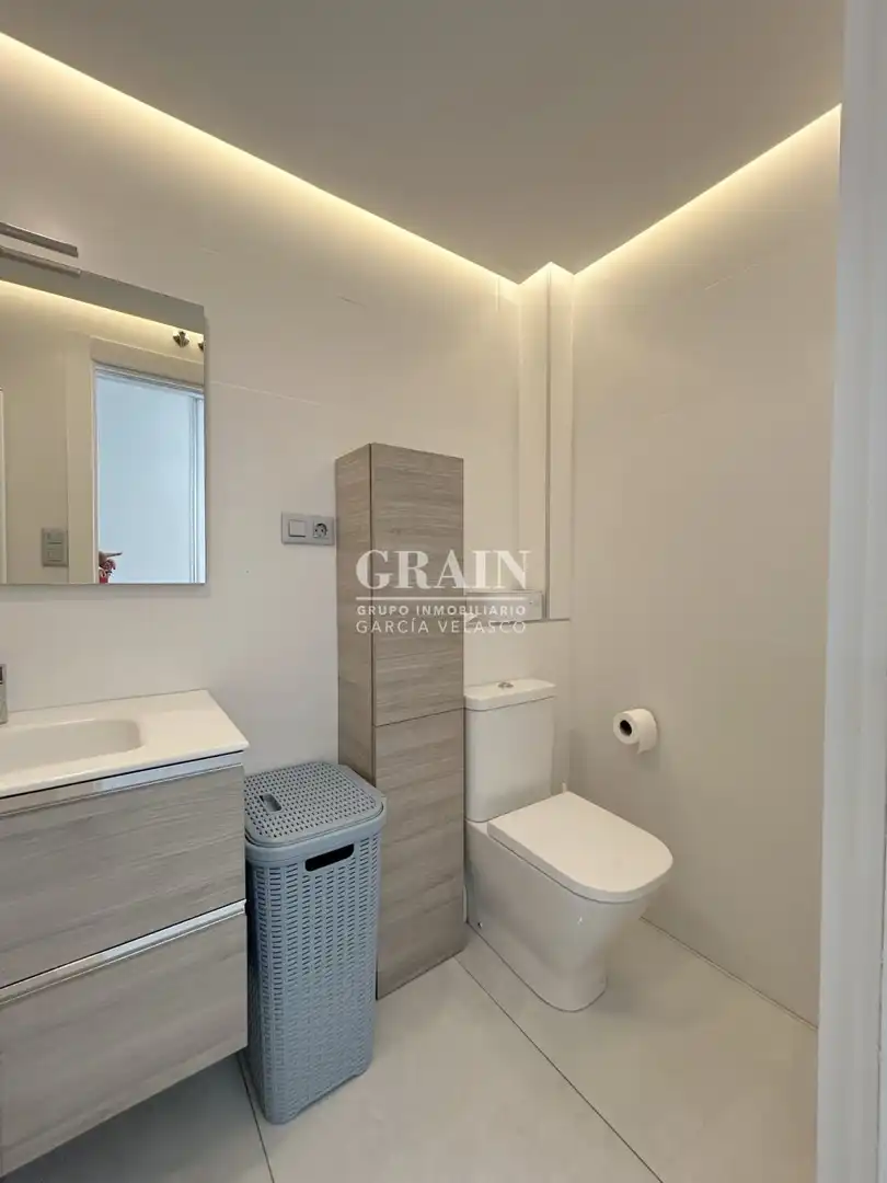 Bathroom of Flat for sale in Albacete  with Air Conditioner, Heating and Balcony
