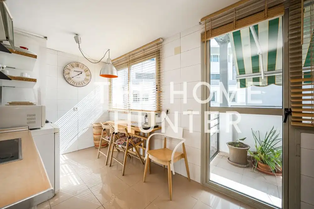 Vista exterior de Piso de alquiler en Madrid con Aire acondicionado, Calefacción y Jardín privado