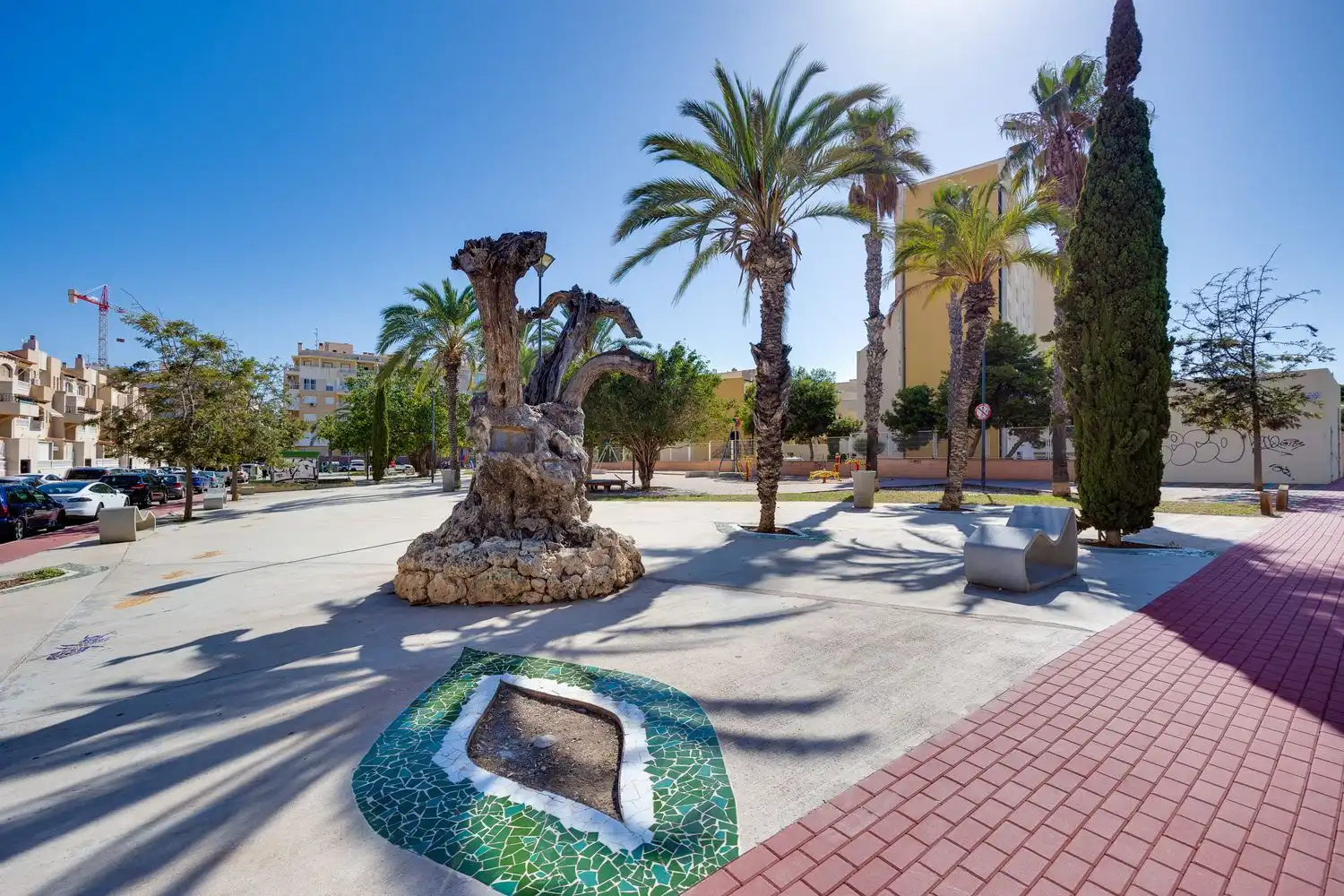 Außenansicht von Einfamilien-Reihenhaus zum Verkauf in Torrevieja mit Terrasse, Balkon und Gemeinschaftspool