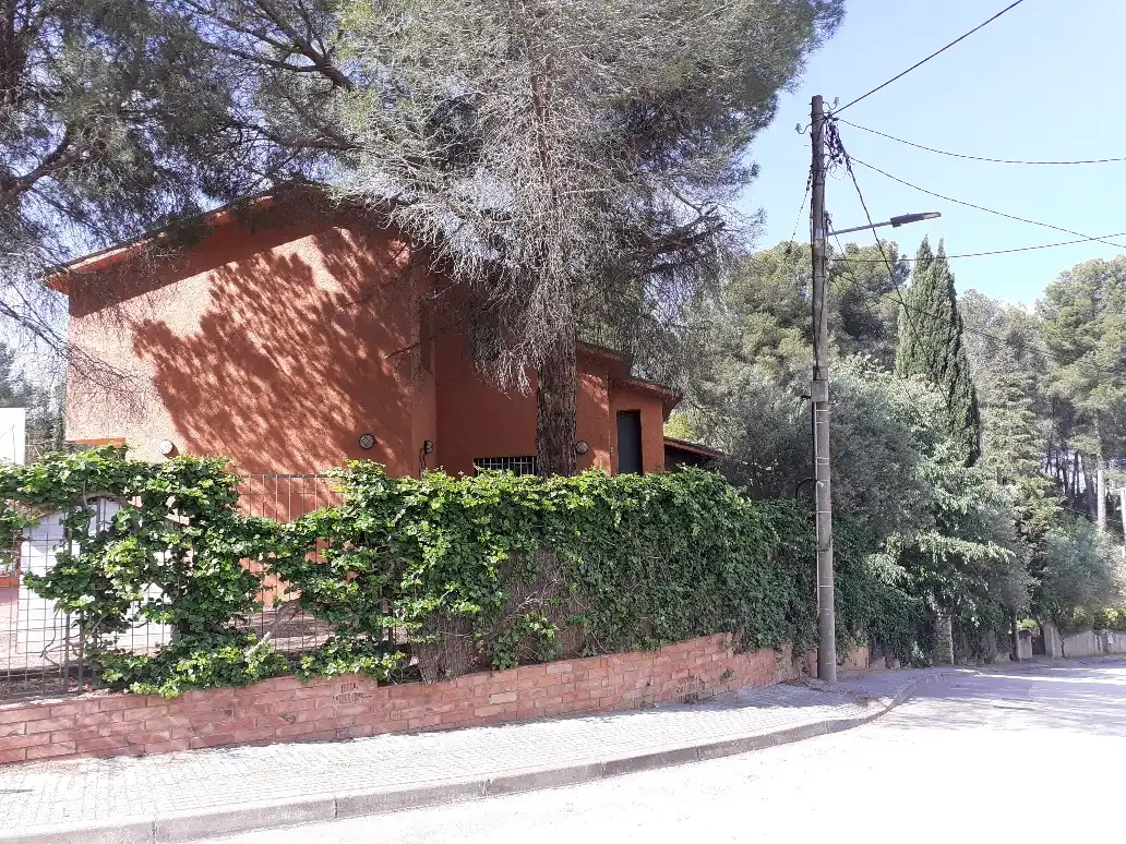 Außenansicht von Haus oder Chalet zum Verkauf in Gelida mit Heizung, Privatgarten und Parkett