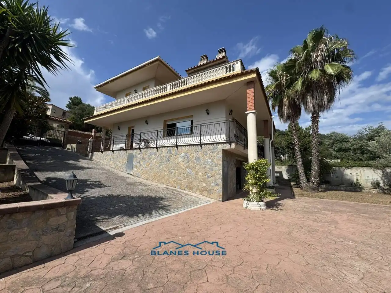Vista exterior de Casa o xalet en venda en Lloret de Mar amb Calefacció, Jardí privat i Terrassa