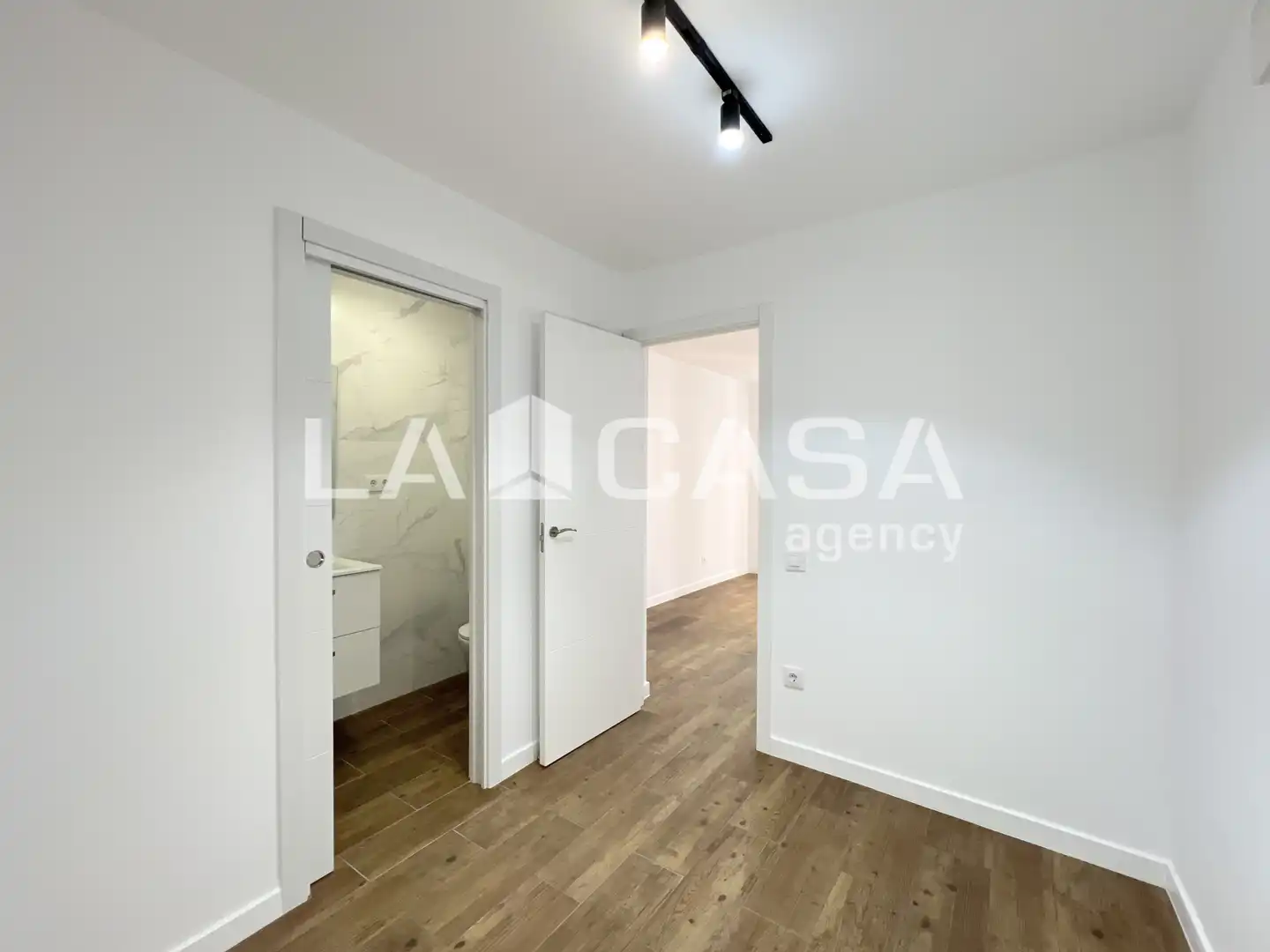 Local comercial en venta en Carrer de Juan Valera, imagen 34