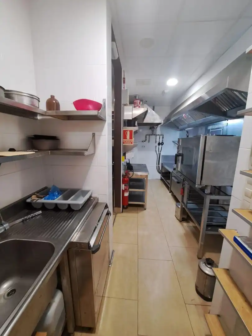 Cocina de Local de alquiler en Ribeira con Amueblado