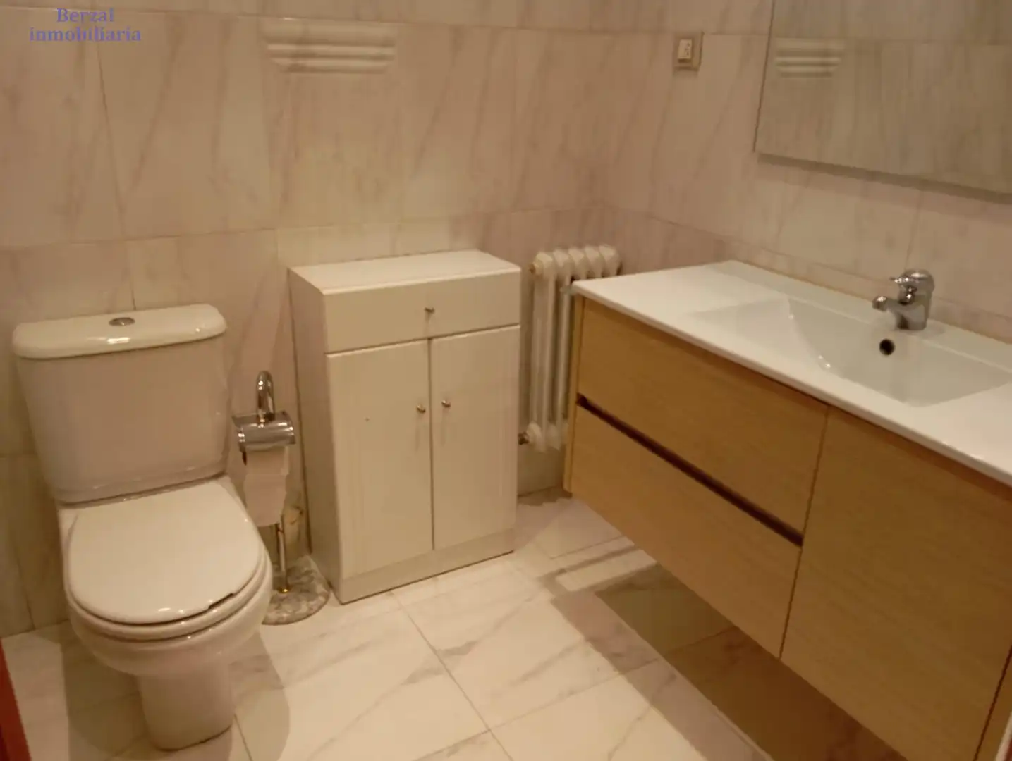 Baño de Piso de alquiler en  Logroño con Calefacción, Jardín privado y Terraza