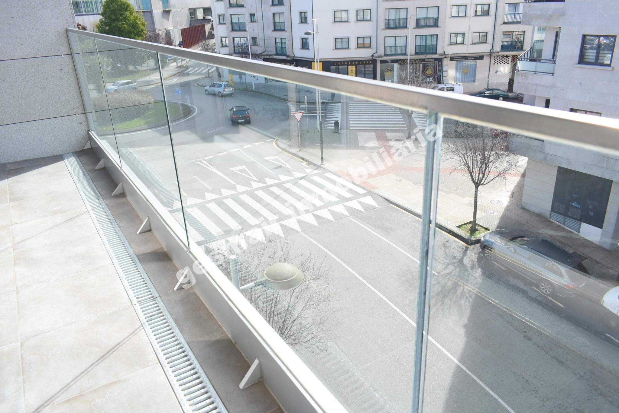 Vista exterior de Apartament de lloguer en Pontevedra Capital  amb Calefacció, Parquet i Traster