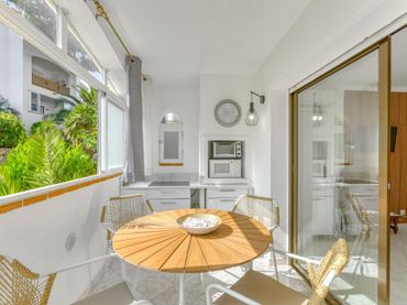 Bajo con balcón en venta en Carrer Carrer Josep Carner
