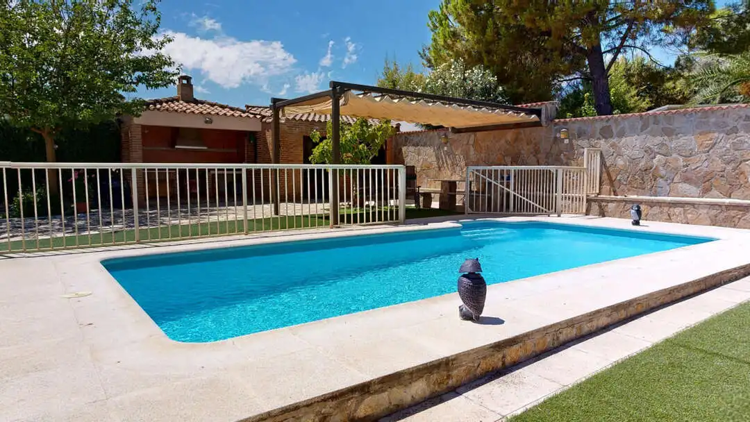Piscina de Casa o chalet en venta en Valdelaguna con Aire acondicionado, Calefacción y Terraza