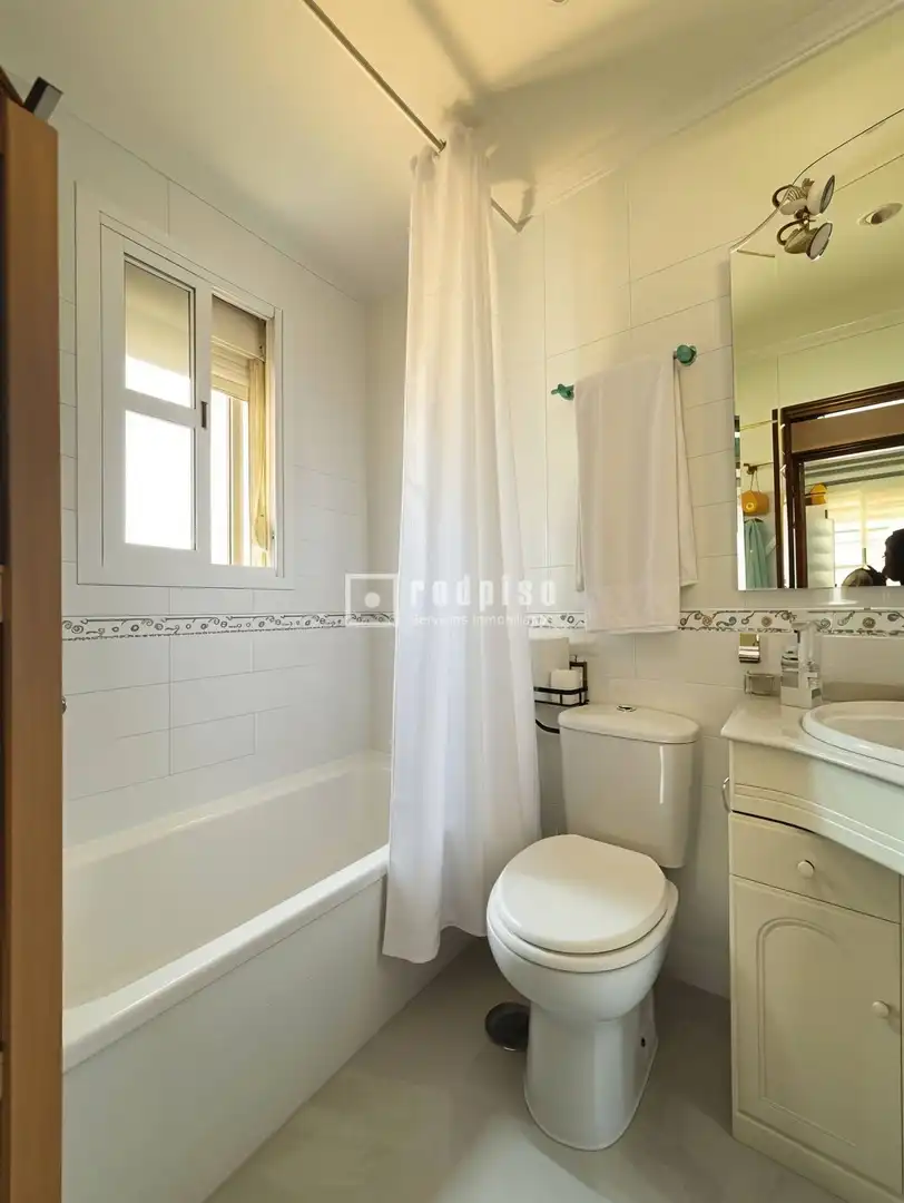 Baño de Casa o chalet en venta en Mairena del Aljarafe con Aire acondicionado, Terraza y Trastero