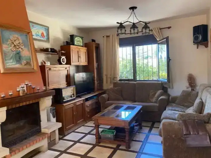 Sala d'estar de Casa o xalet en venda en Torremolinos amb Aire condicionat, Piscina i Balcó