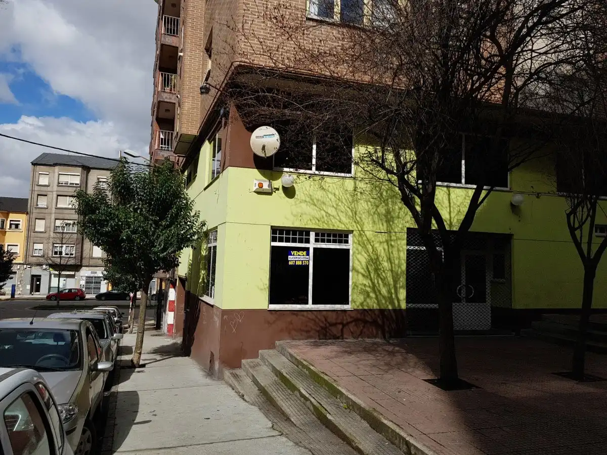 Vista exterior de Local en venta en Ponferrada con Aire acondicionado