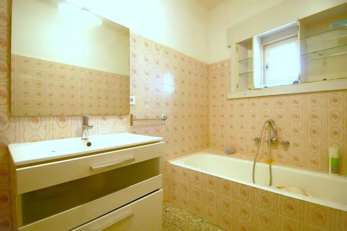 Baño de Finca rústica en venta en Sant Pere Pescador con Jardín privado, Trastero y Horno