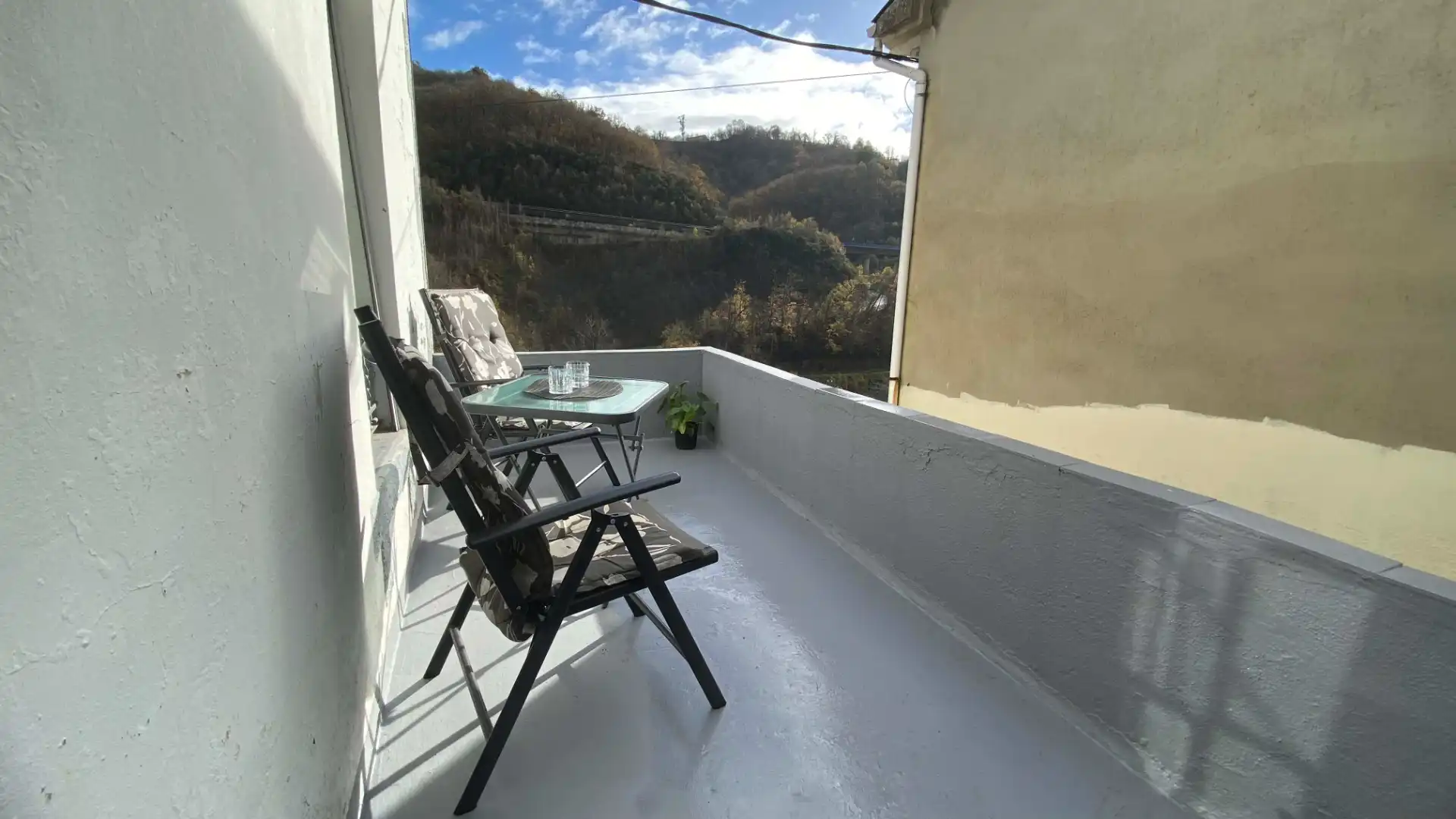 Terrasse von Einfamilien-Reihenhaus zum Verkauf in San Martín del Rey Aurelio mit Privatgarten, Terrasse und Möbliert