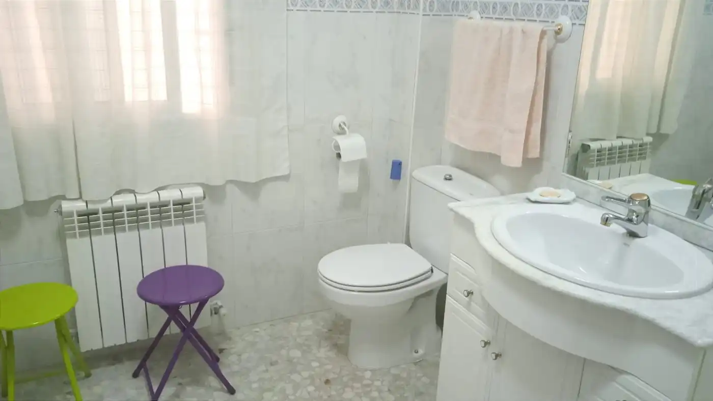 Bany de Casa o xalet en venda en Torreorgaz amb Calefacció, Traster i Moblat