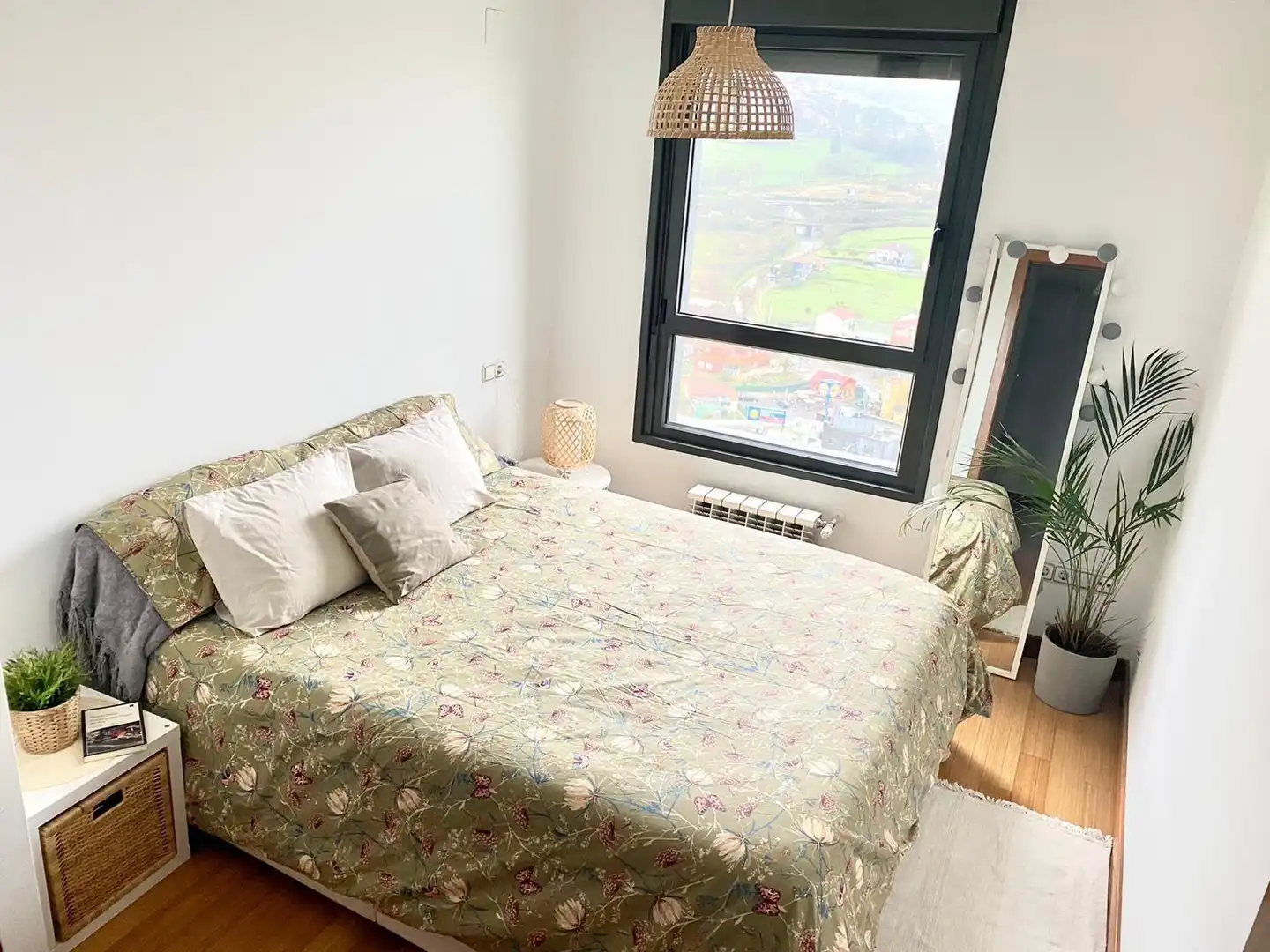 Bedroom of Flat for rent in Oviedo   with Heating, Storage room and Furnished