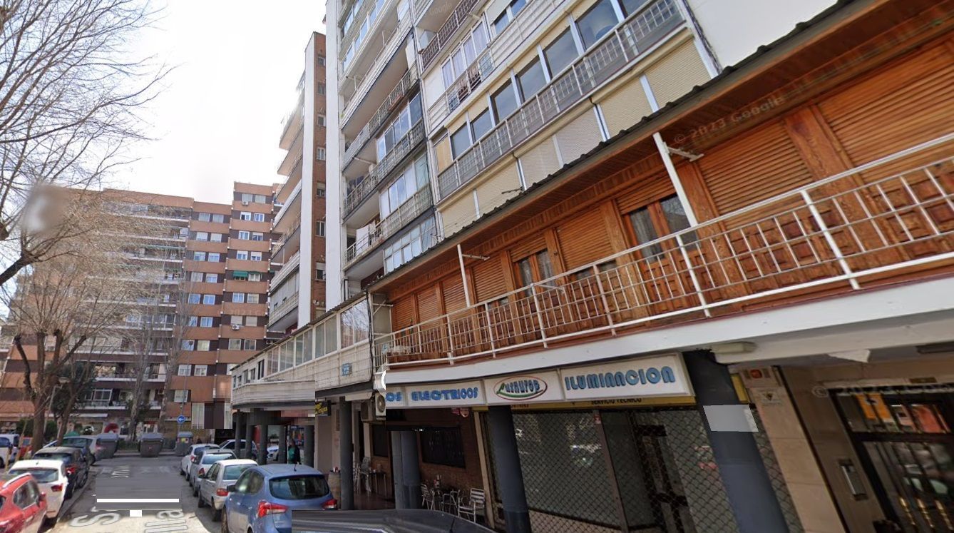 Vista exterior de Piso en venta en Alcalá de Henares