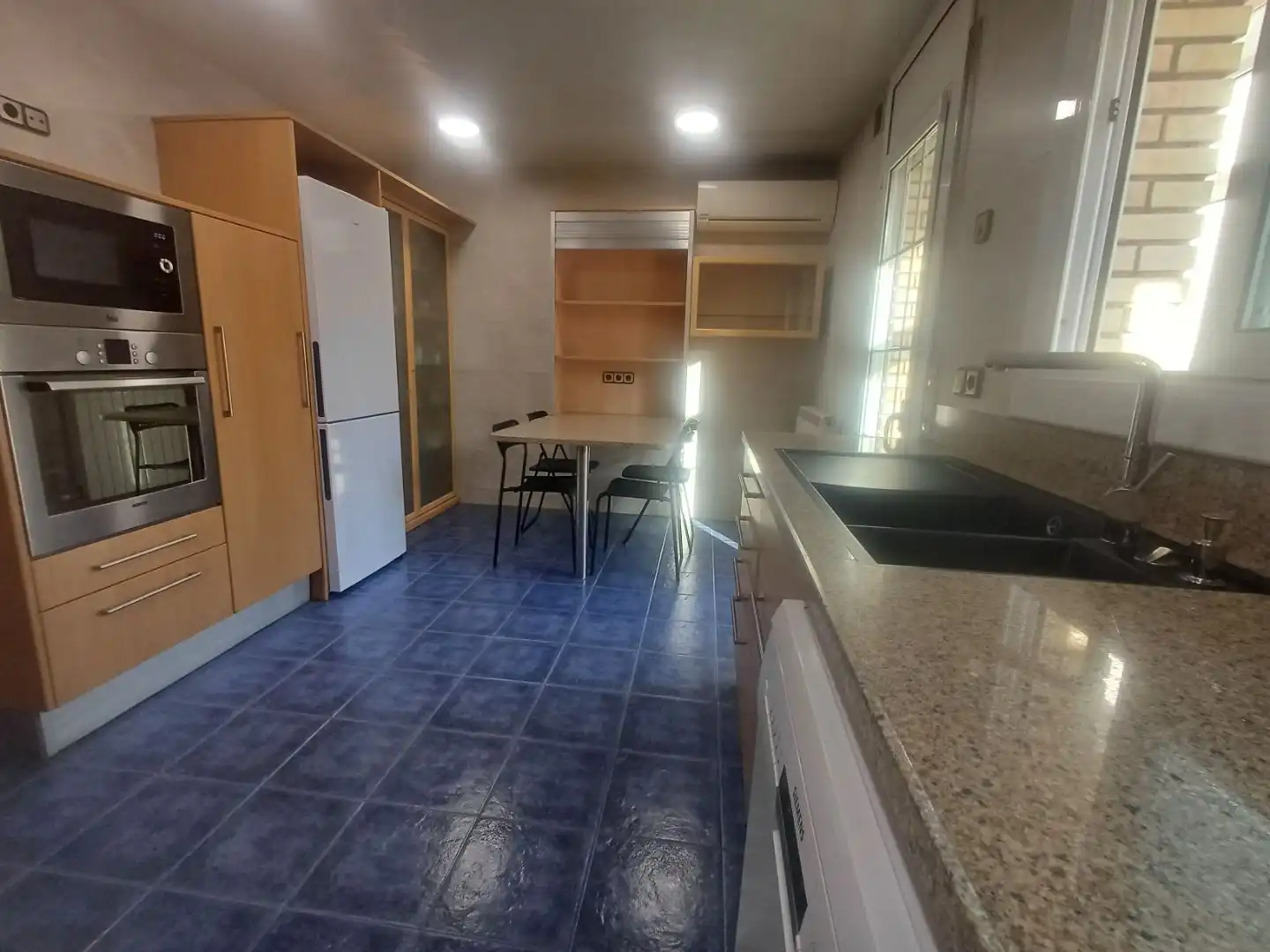 Adosado con jardín en venta en Carrer de la Pau 84, imagen 3
