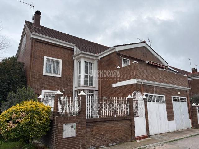 Casa adosada en Venta en Sector 3
