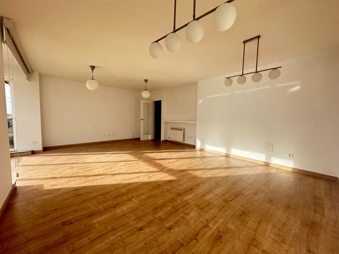 Sala d'estar de Pis de lloguer en Santiago de Compostela  amb Calefacció, Parquet i Forn
