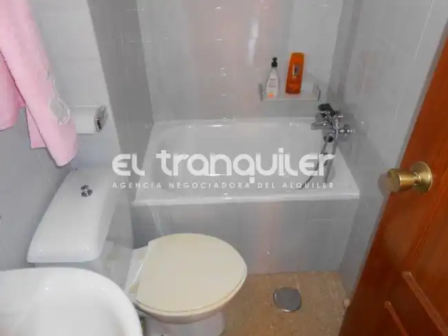 Bathroom of Flat for sale in Madrid  with Air Conditioner, Terrace and Furnished