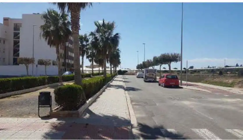 Wohnbaugrundstück zum Verkauf in Avenida Ronda del Oeste, imagen 2