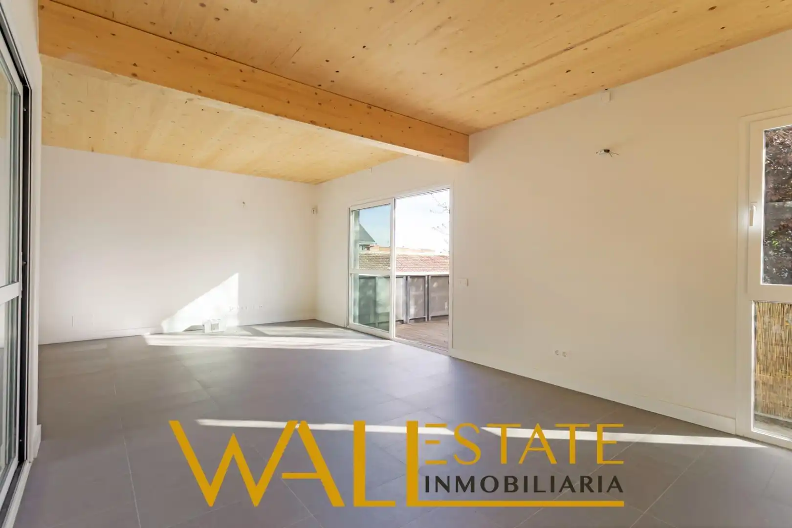 Vista exterior de Casa o xalet en venda en Madrid amb Calefacció, Jardí privat i Terrassa