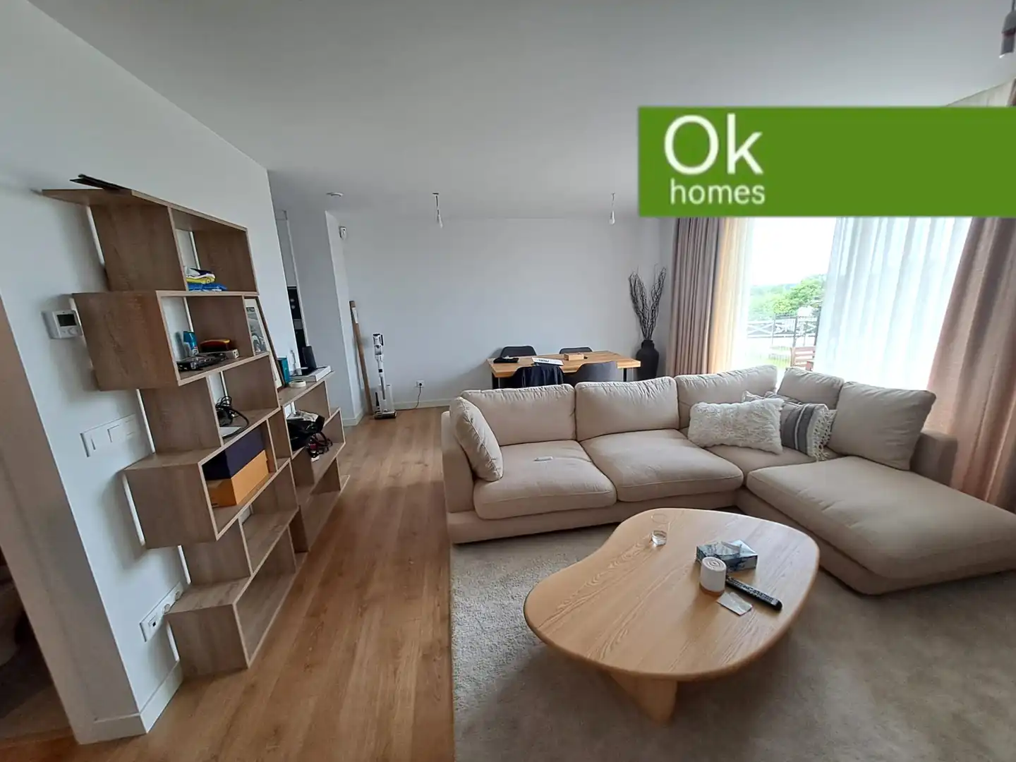 Sala de estar de Casa adosada en venta en Oleiros con Calefacción, Parquet y Terraza