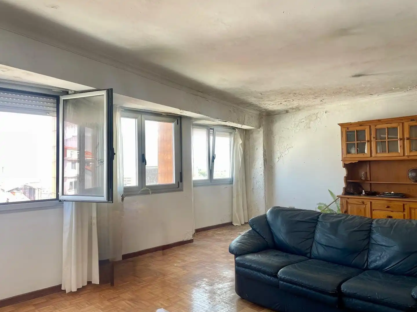 Sala d'estar de Pis en venda en Ferrol amb Calefacció