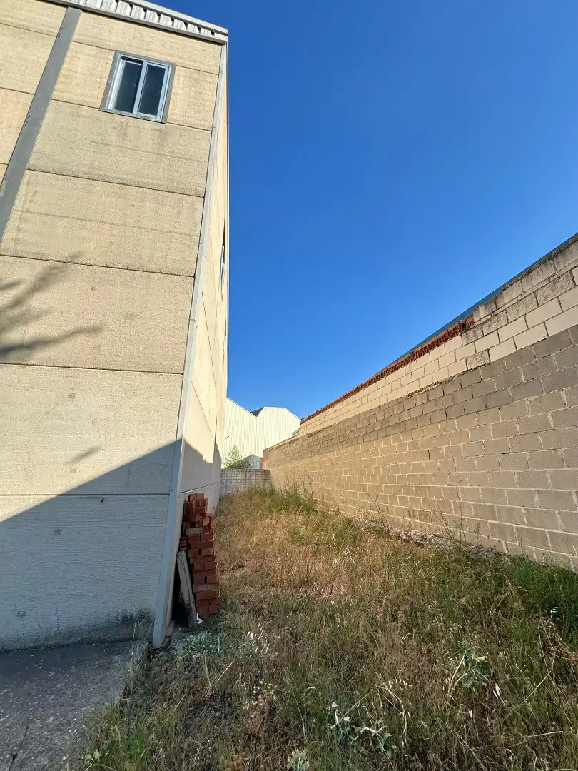 Vista exterior de Nave industrial en venta en El Álamo