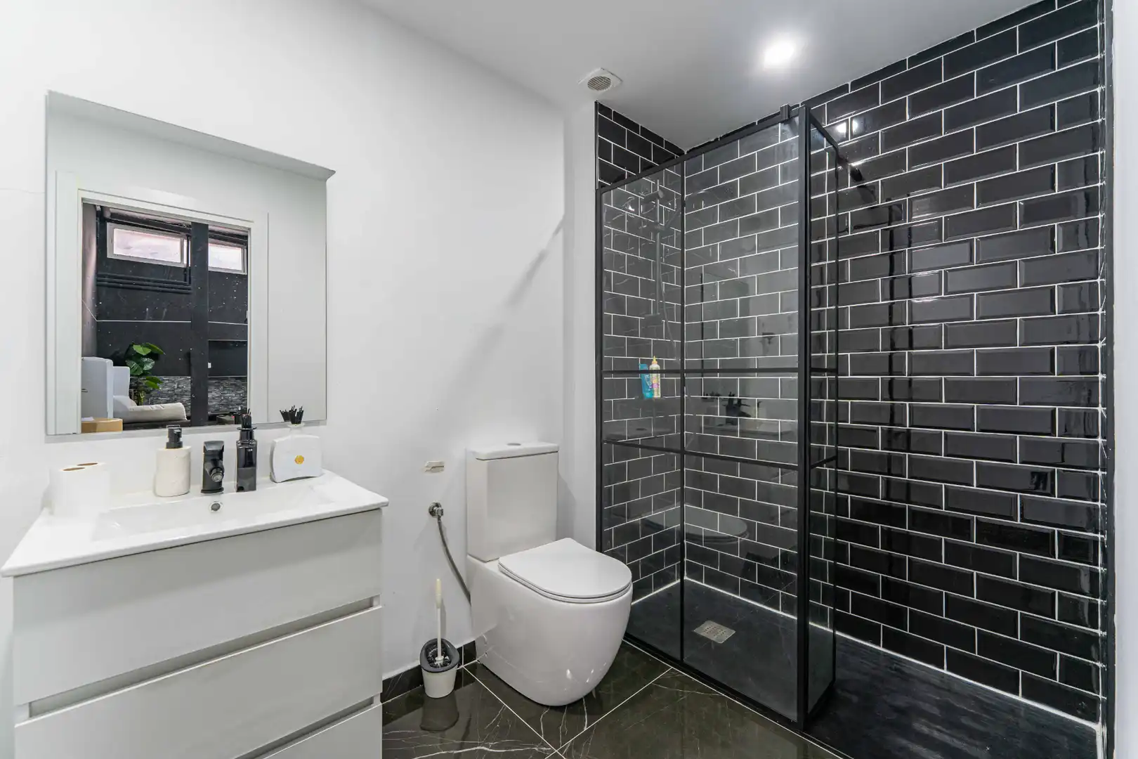 Bathroom of Houses for sale in Sevilla la Nueva  with Air Conditioner, Heating and Private garden
