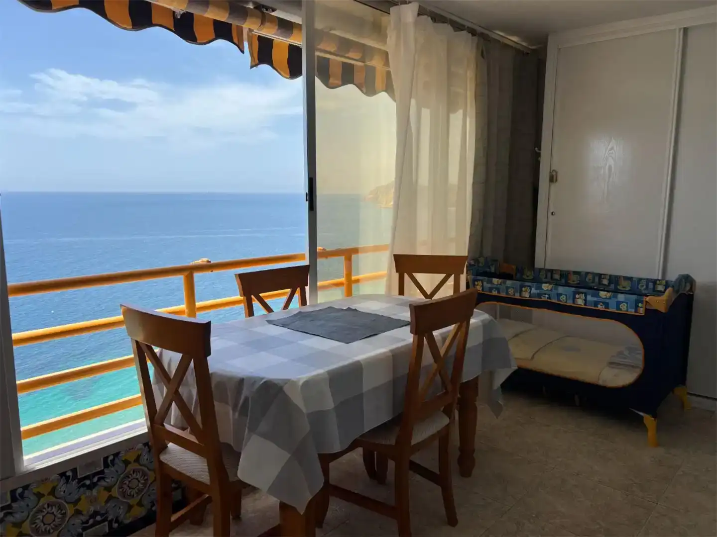 Esszimmer von Wohnung zur Miete in Benidorm mit Klimaanlage, Privatgarten und Schwimmbad