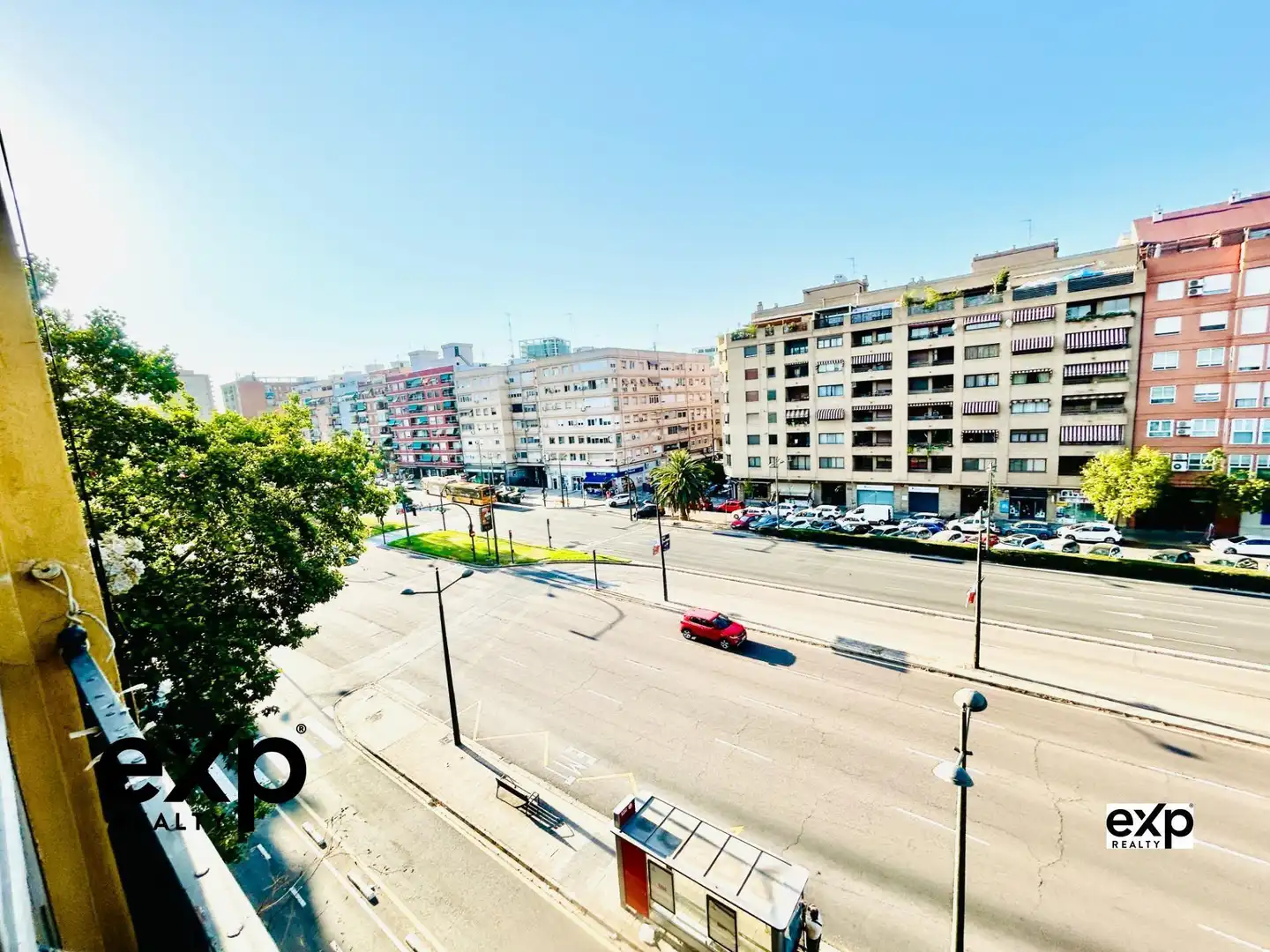 Vista exterior de Piso en venta en Valencia con Alarma