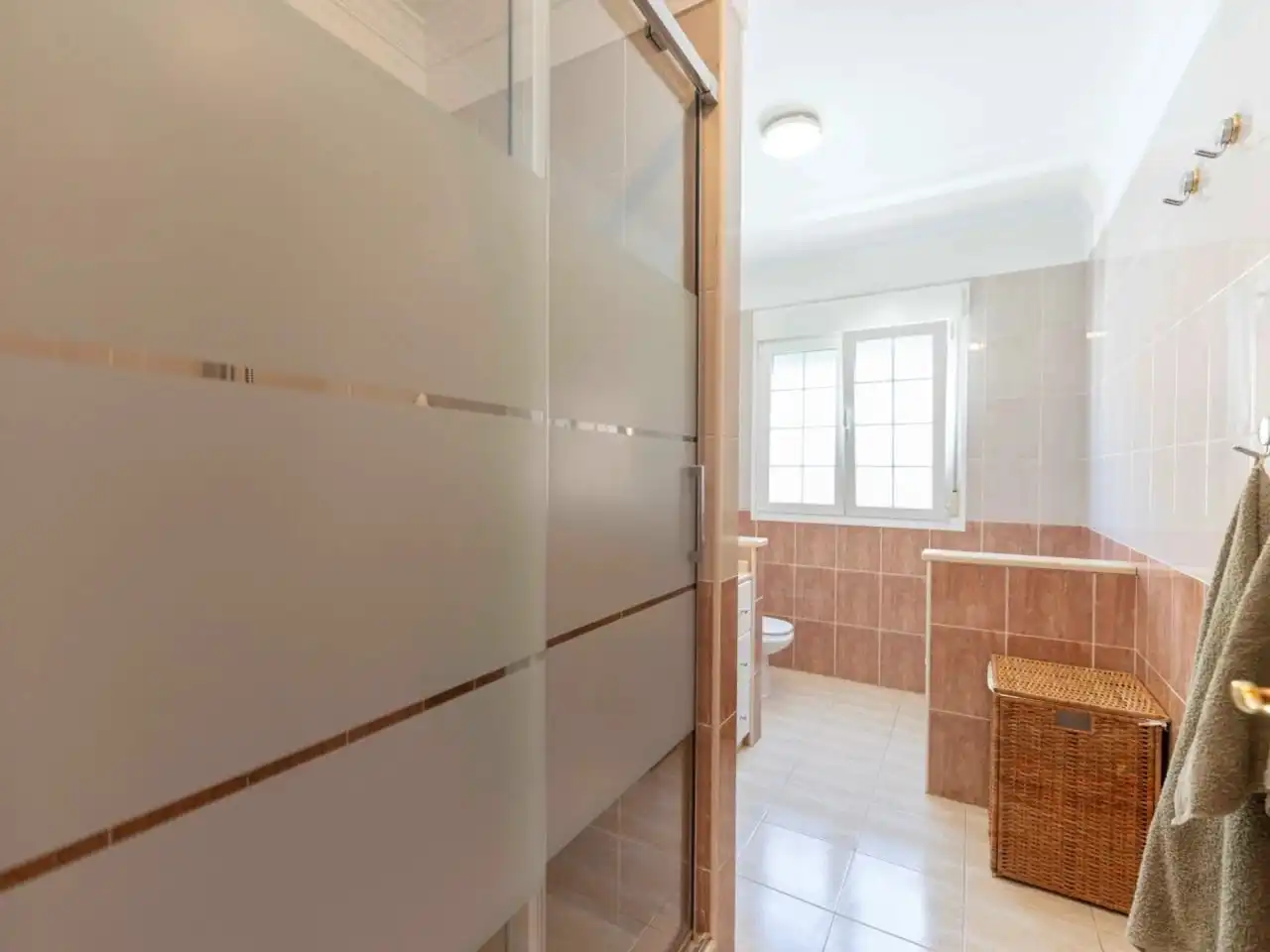 Bathroom of Houses for sale in Cuesta de la Villa