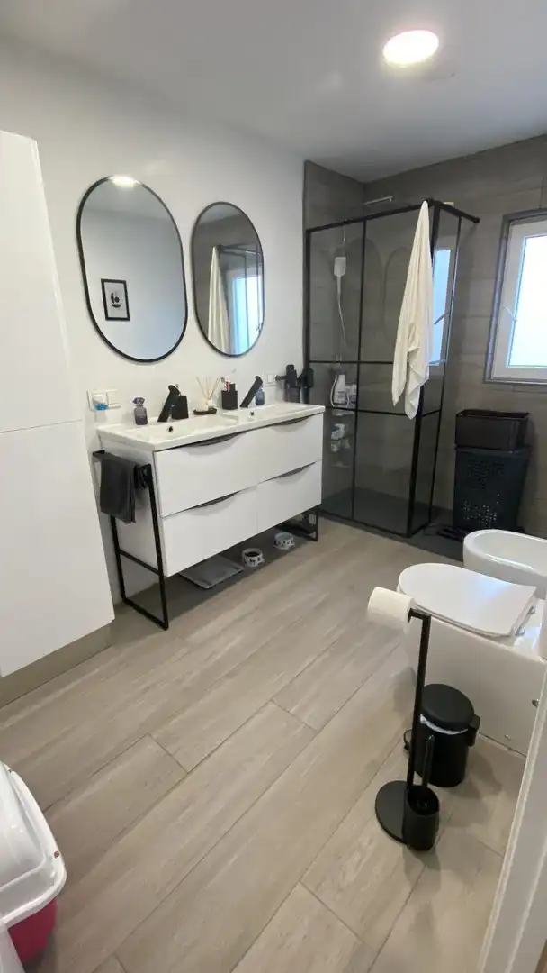 Bany de Casa o xalet en venda en La Pobla de Vallbona amb Aire condicionat, Terrassa i Piscina comunitària