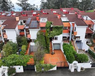 Vista exterior de Casa o xalet en venda en Llanera amb Calefacció, Terrassa i Traster