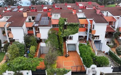 Vista exterior de Casa o xalet en venda en Llanera amb Calefacció, Terrassa i Traster