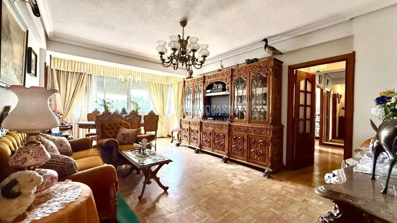 Sala d'estar de Pis en venda en Madrid amb Calefacció i Parquet