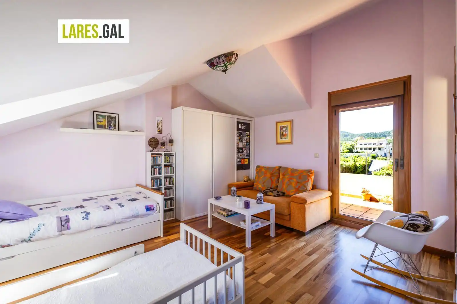 Schlafzimmer von Einfamilien-Reihenhaus zum Verkauf in Cangas  mit Heizung, Terrasse und Abstellraum