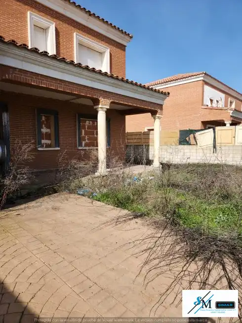 Detached homes for sale in Barcience  with Private garden