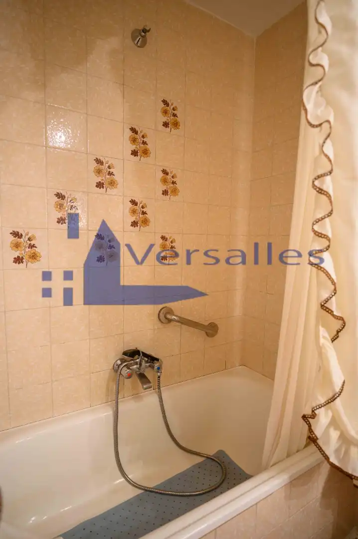Baño de Piso en venta en Santa Marta de Tormes con Calefacción, Amueblado y Microondas