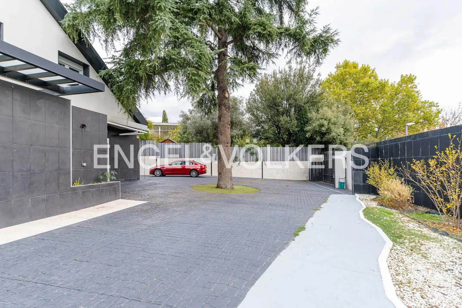 Vista exterior de Casa o chalet de alquiler en La Moraleja con Aire acondicionado, Calefacción y Jardín privado