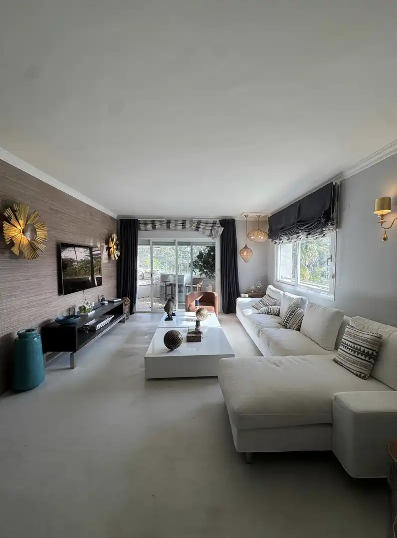 Sala d'estar de Apartament de lloguer en Marbella amb Aire condicionat, Piscina i Moblat