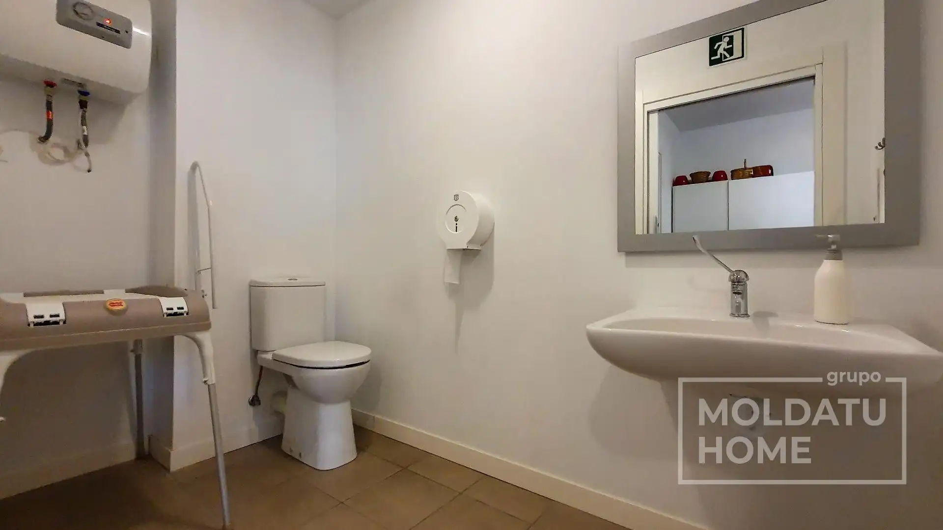 Baño de Local en venta en Irun  con Aire acondicionado
