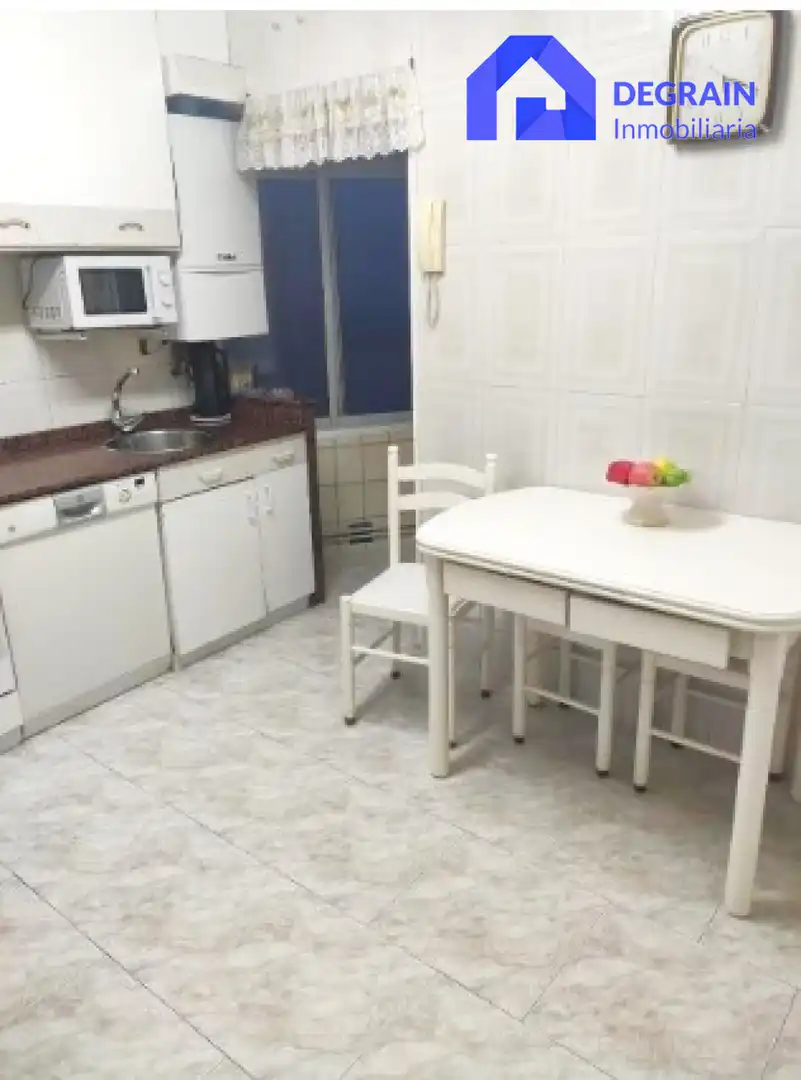 Flat for rent in Oviedo - BUENAVENTURA PAREDES, Milán - Pumarín