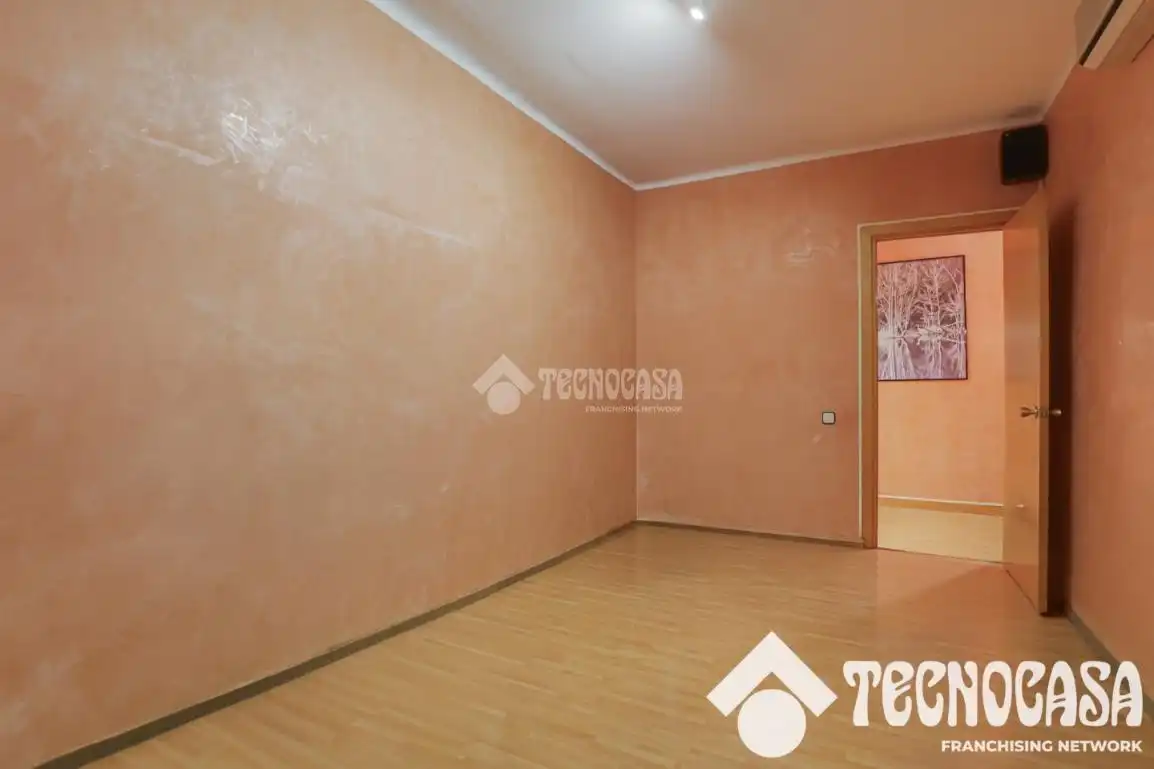 Habitación de Piso en venta en Canovelles con Aire acondicionado y Balcón