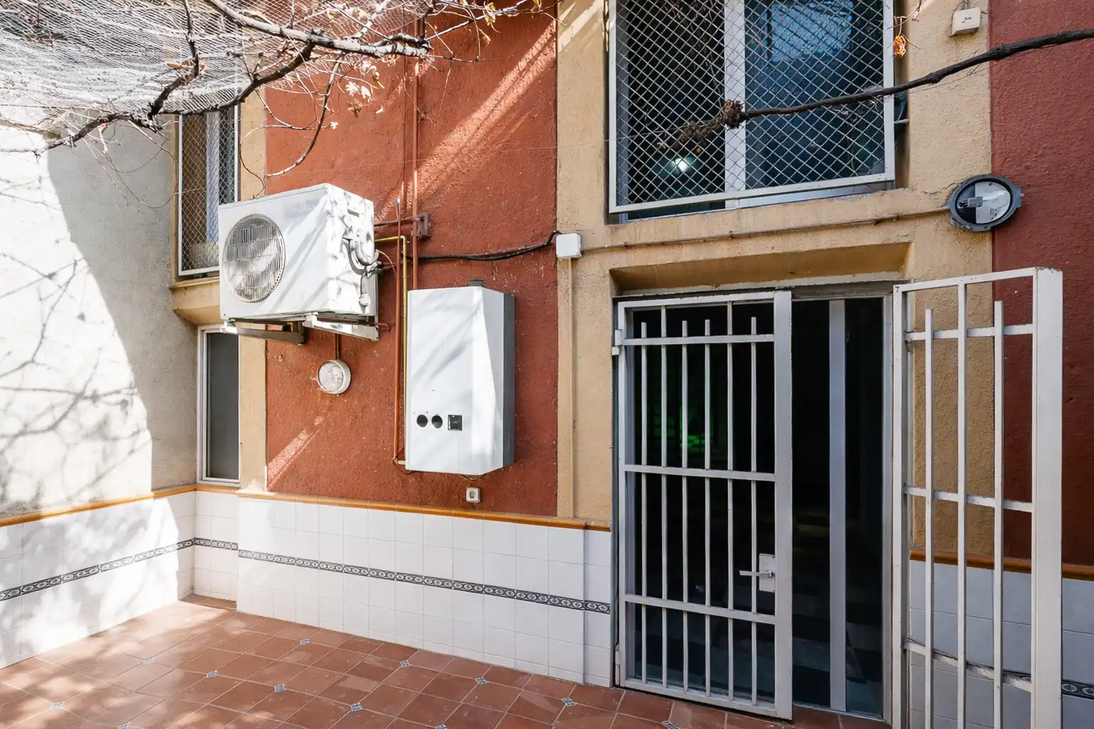 Exterior view of Study for sale in Barcelona  with Heating, Terrace and Oven