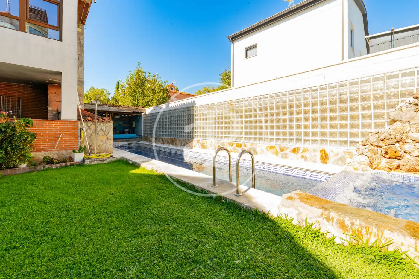 Swimming pool of Houses for sale in Valdeolmos-Alalpardo, Madrid